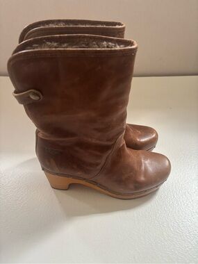 Brown Leather UGG Lynnea Shearling Clog Boots sue 6